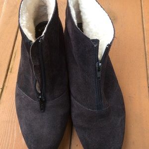 Air Step boots ankle length black suede. Lined